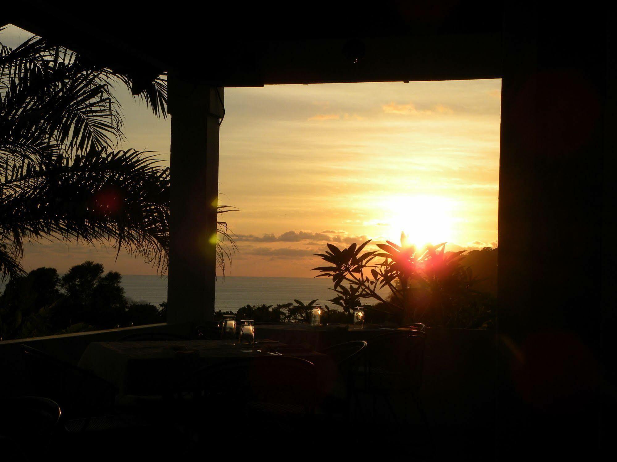 Hotel Lookout Playa Tortuga Ojochal Esterno foto
